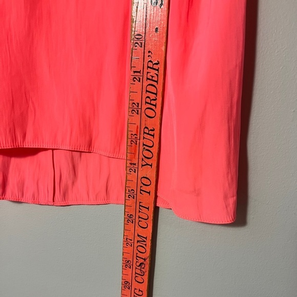 🏷️ 2/$20 Elizabeth and James Drapey High Neck Neon Pink Tank - Picture 7 of 8